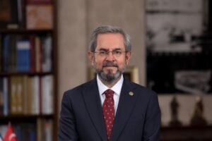 Rektör Ünüvar, Ankara Üniversitesi’nin İlk Ortak Diploma Mezunlarını Makamında Kabul Etti